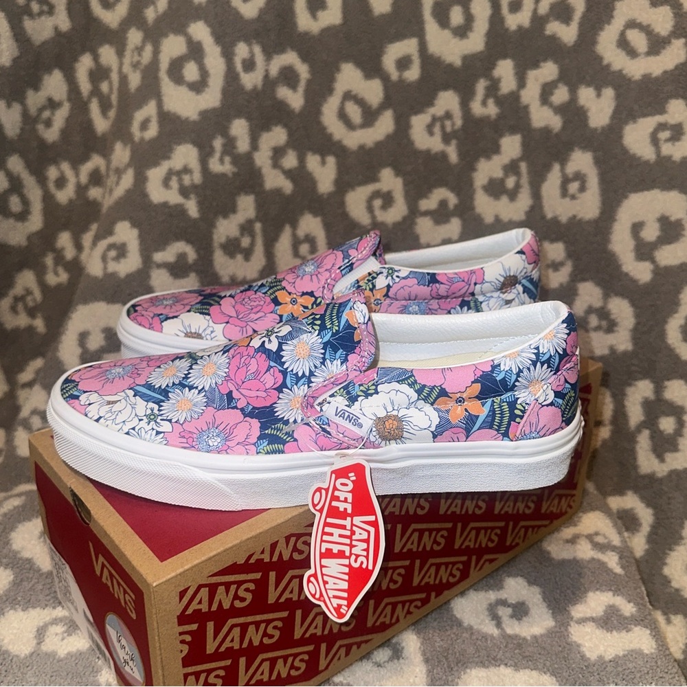 Vans Classic  Slip-On Sneakers 😍 In Retro Floral/Multi True White 😍😍 New 🩷🩷 - Picture 9 of 17